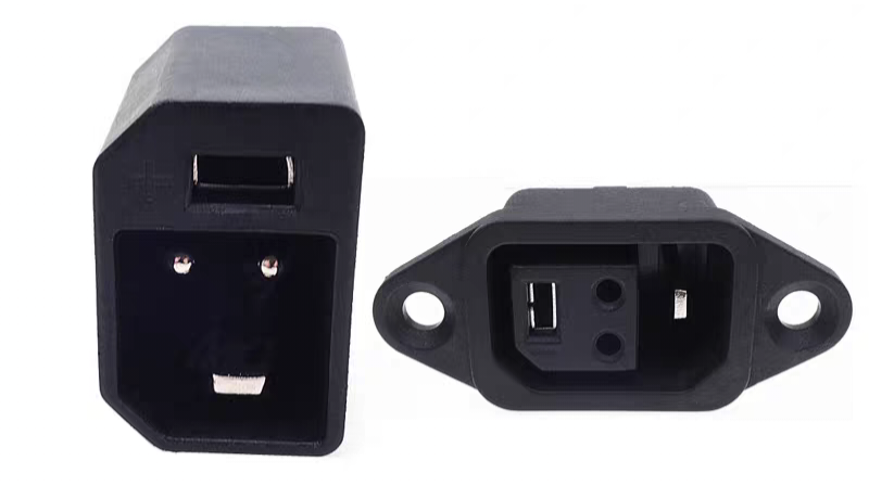 多功能安全连接：AC 品字公母座集成 USB 复合电源插座的特点与应用